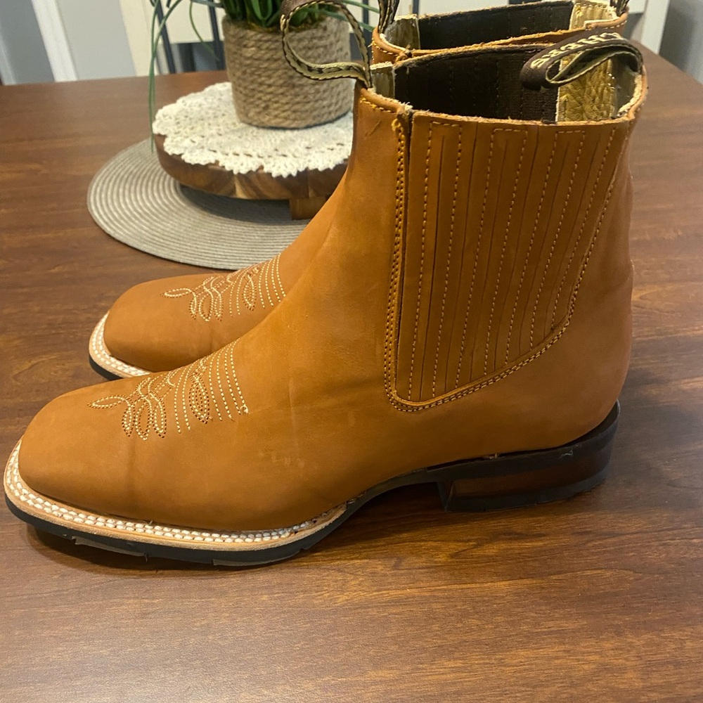 Vachers Wide Square Toe Ankle Boots with Rubber Sole Hooch Tan Size 9.5